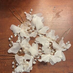 New Set of 3 Elegant Cream Floral Hair Pins